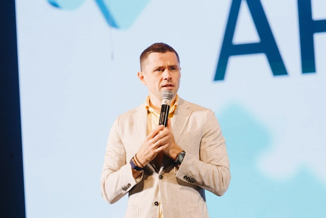 Александр Аксёненко&nbsp;—&nbsp;единственный депутат не от «Единой России», который проходит в Госдуму от НСО по одномандатным округам | Источник: ВКонтакте / vk.ru/as.aksenenko