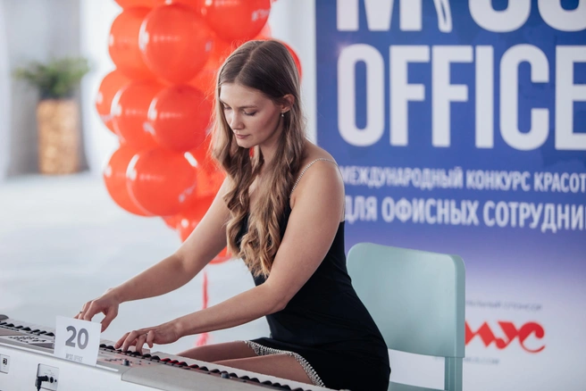 Одна из конкурсанток сыграла на синтезаторе | Источник: предоставлено организаторами конкурса