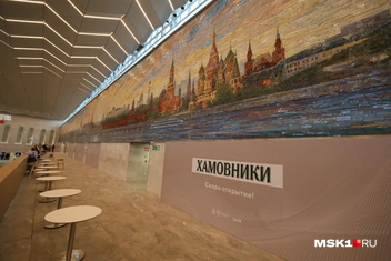 На стенах изобразили достопримечательность Москвы и Санкт-Петербурга | Источник: Артем Устюжанин / MSK1.RU