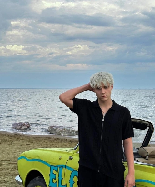 Ваня рано завоевал популярность после выхода трека «Венера-Юпитер»