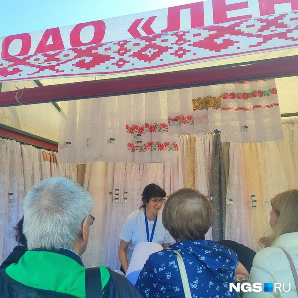 За текстилем тоже выстраивается очередь | Источник: Александра Бруня / NGS.RU