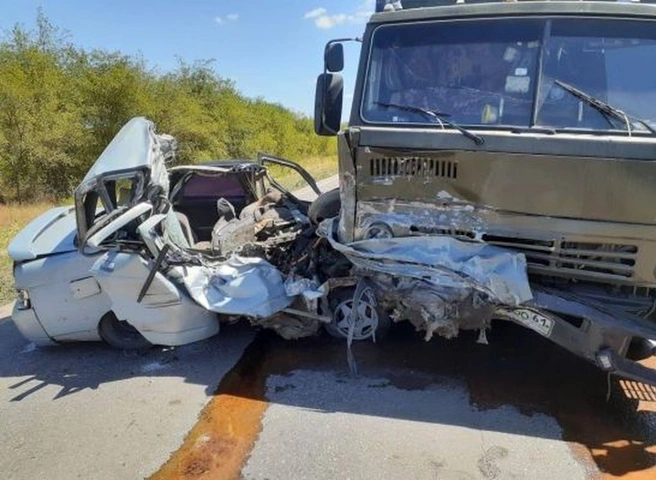 В Ростовской области водитель «десятки» погиб в ДТП с зерновозом | ya62.ru