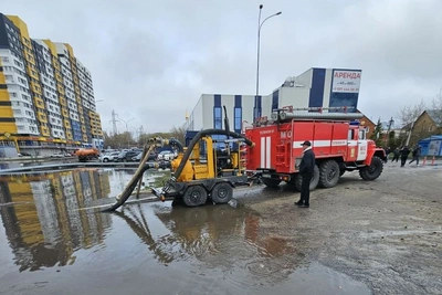 В Пензе устраняют подтопление дороги у торговых центров