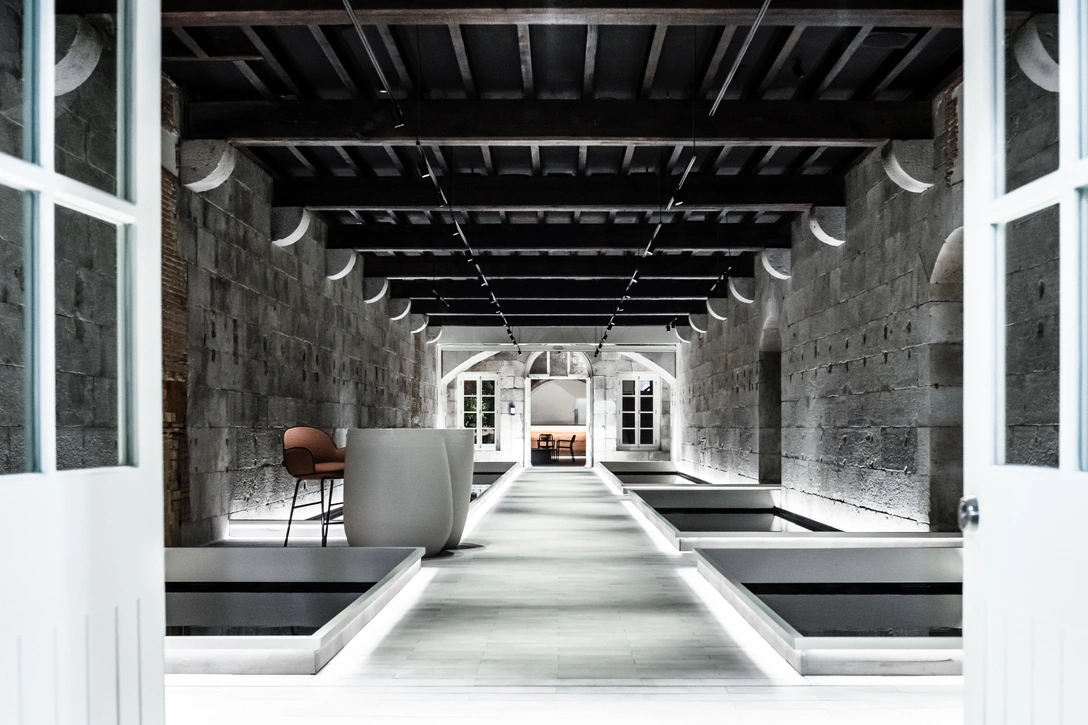 Офис интернет-банка в бывшем здании казармы | mcmaison.ru