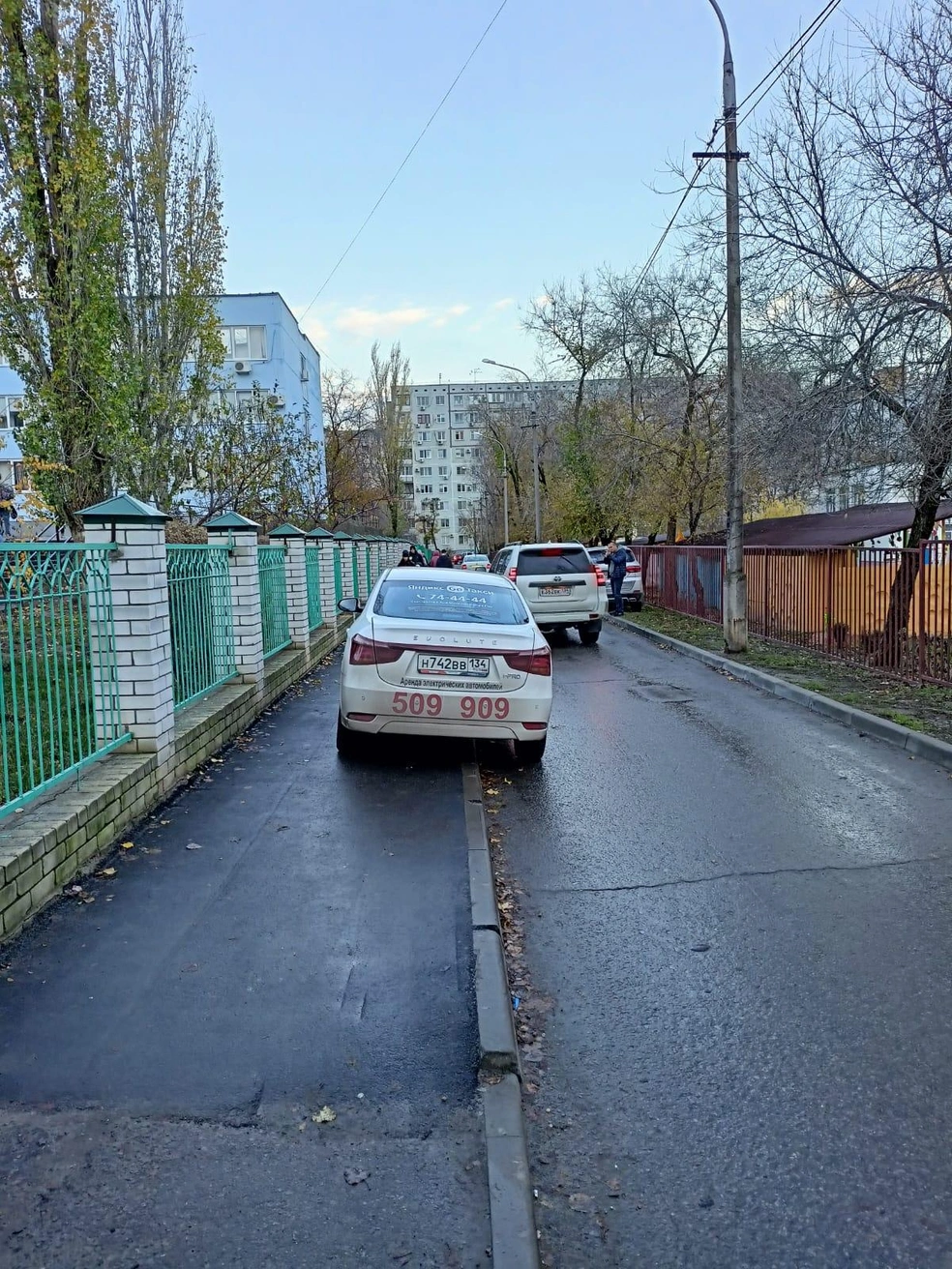 В Волгограде на борьбу с автохамами вышли «народные мстители» - 25 ноября  2023 - V1.ру