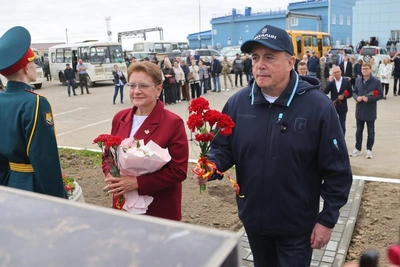 В аэропорту Охи установлен бюст летчика-героя Михаила Водопьянова