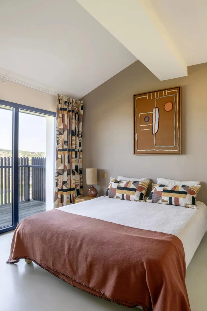 Постельное белье, AMPM. Краска, Little Greene. Картина, LRNCE. | Источник: Жюльен Фернандес