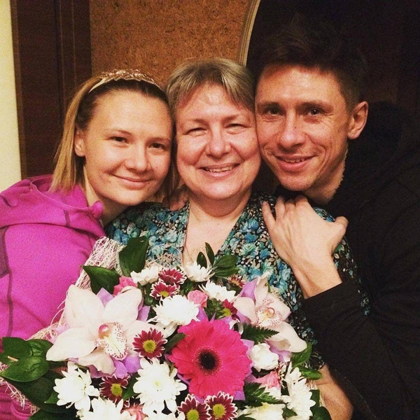 Тимур Батрутдинов с сестрой и мамой