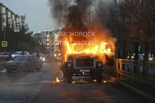 В кабине грузовика во время движения внезапно загорелась проводка