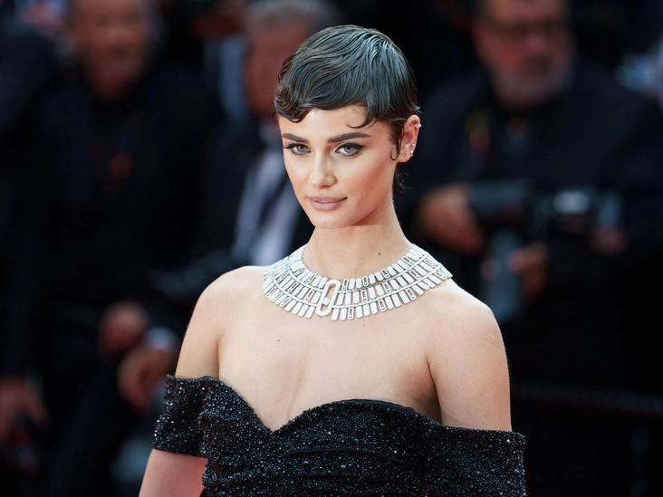 Тейлор Хилл на открытии Каннского кинофестиваля, 14 мая 2024 год