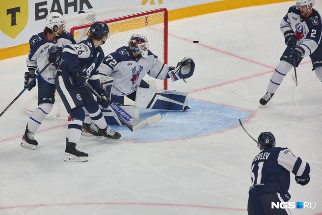 В ходе игры «Сибирь» заработала 12 минут на скамейке штрафников | Источник: Александр Ощепков / NGS.RU