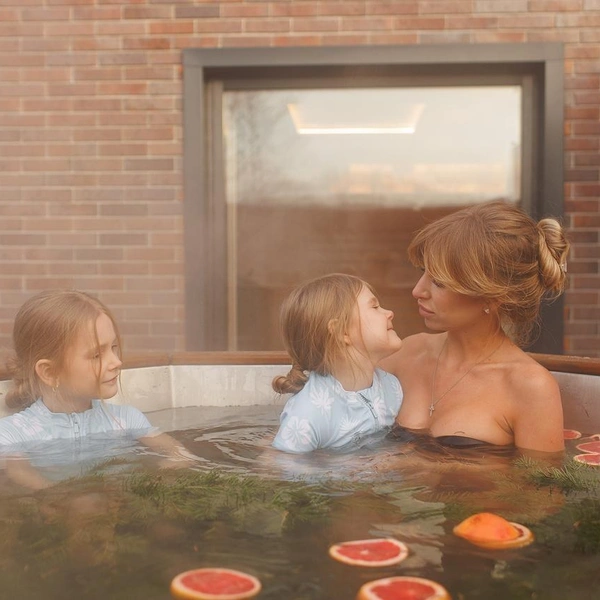 В каждой парной присутствуют гималайская соль и можжевельник, которые помогают расслабиться и очистить кожу и организм от токсинов | Источник: ИП Деменко Аркадий Николаевич