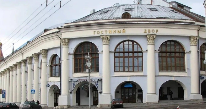 Семья Кибы владеет 2,3 тысячи кв. м на верхних этажах Старого Гостиного двора | Источник: SHOT / T.me
