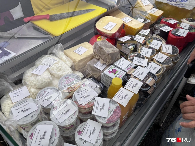 Цены на даниловскую молочную продукцию, в том числе сыры | Источник: Анастасия Вязигина / 76.RU