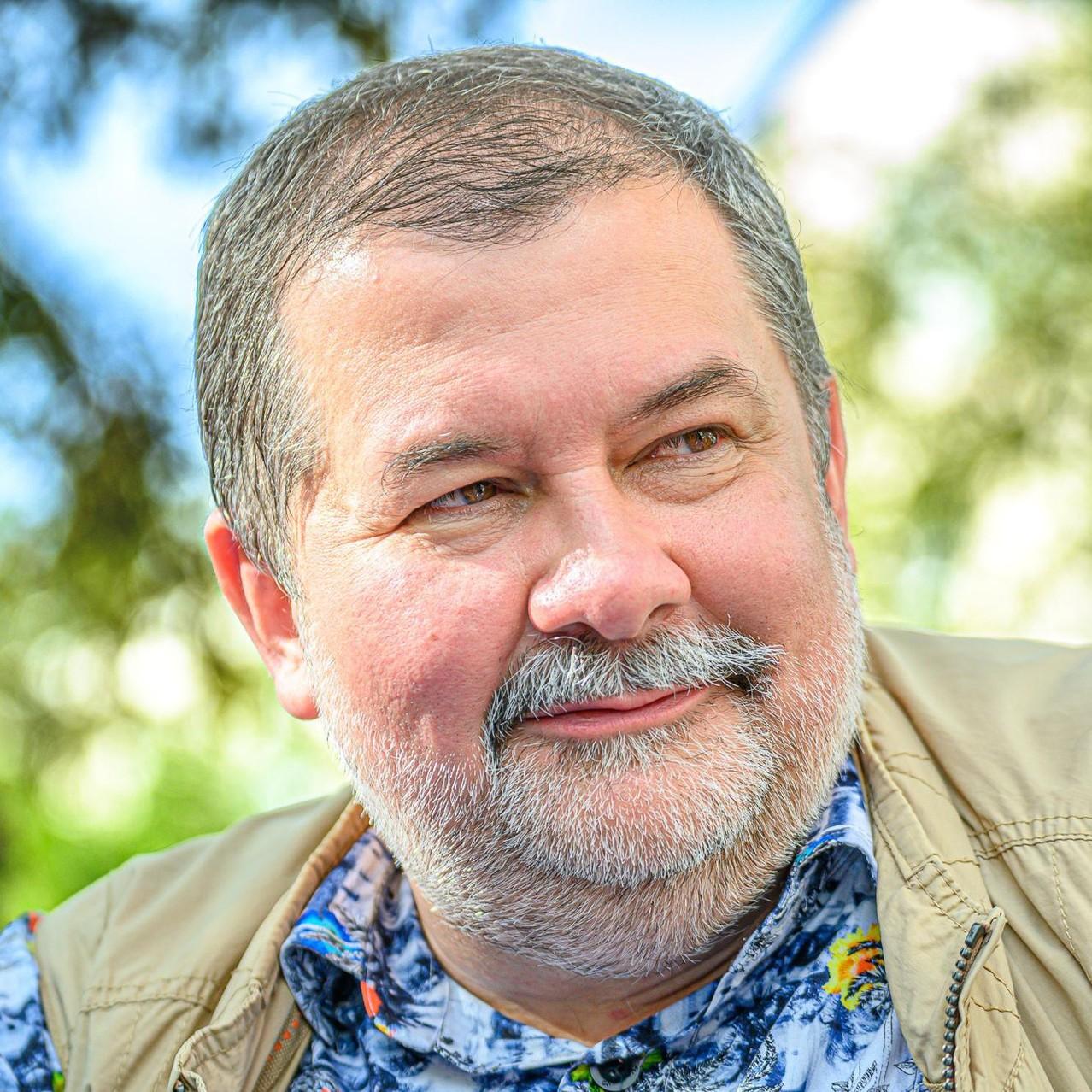 <p>Сергей Лукьяненко</p>