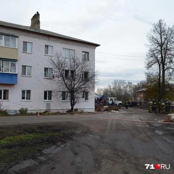 Так выглядит пострадавший дом сзади | Источник: Максим Улитов / 71.RU