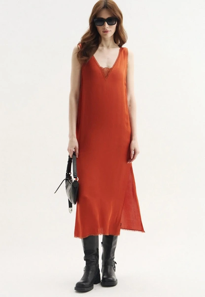 Оранжевый + бордо и еще четыре неочевидные цветовые пары, которые будут в тренде в 2026 году Оранжевый + бордо и еще четыре неочевидные цветовые пары, которые будут в тренде в 2026 году