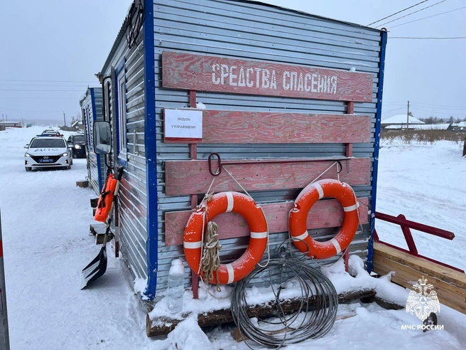 На месте дежурят матросы-спасатели | Источник: ГУ МЧС России по Новосибирской области