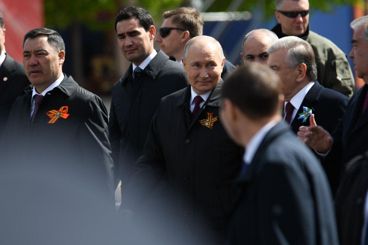 Путин поздравил россиян с 80-летием Победы на Красной площади: что сказал президент