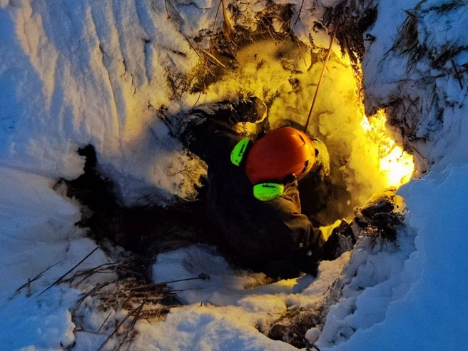 Спасатели обследуют пещеры | Источник: ККГУ «Спасатель»