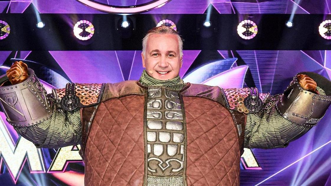 В шоу &laquo;Маска&raquo; за образом богатыря скрывался Илья Зудин: &laquo;В костюме тяжело дышать!&raquo;