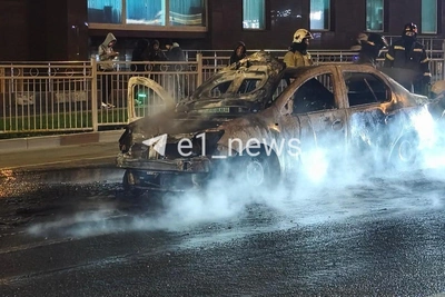 В Екатеринбурге во время движения вспыхнул Renault Logan