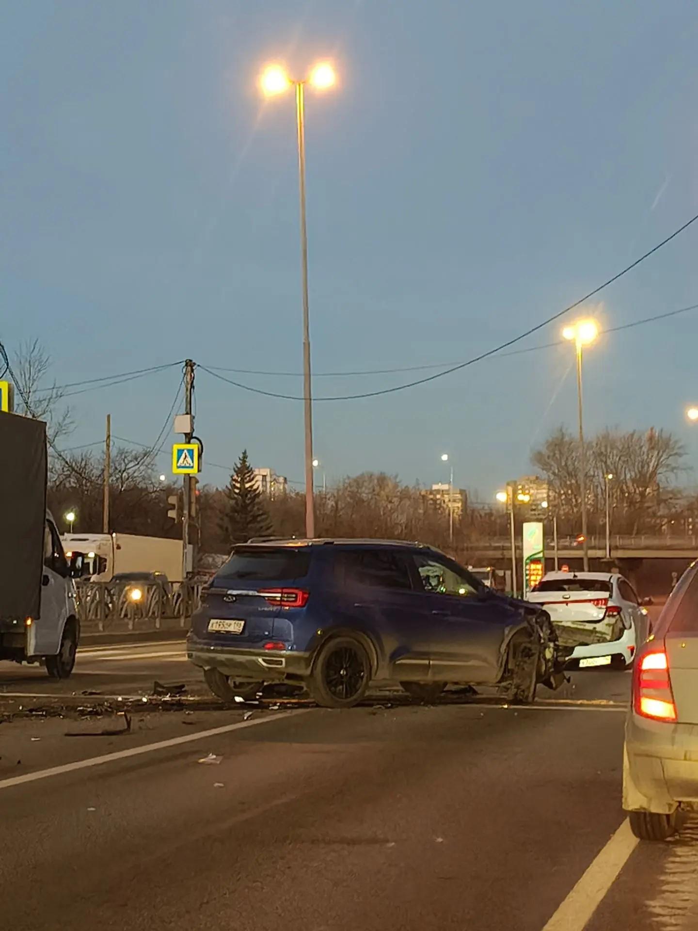 На дублёре Сибирского тракта рано утром выросла пробка из-за аварии