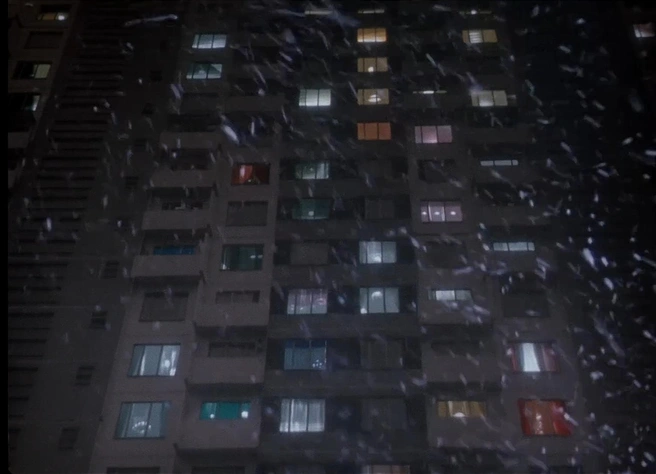 Свет в окнах многоэтажки | Источник: кадр из фильма «Ирония судьбы, или С лёгким паром!» (1976), Мосфильм