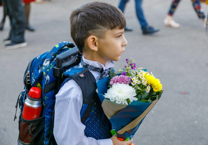 Почему 1 сентября дарят цветы, школа, линейка, учебный год