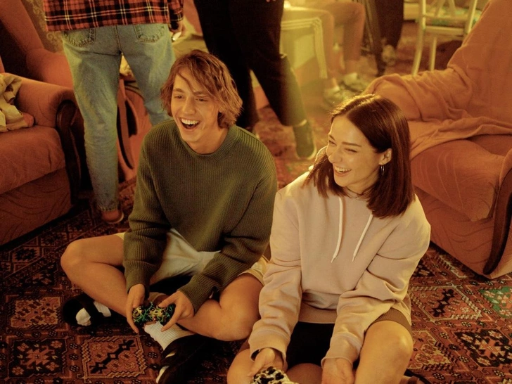 Запретная страсть: 10 сериалов о любви, которая не должна была случиться | Источник: кадр из сериала «Макрон»