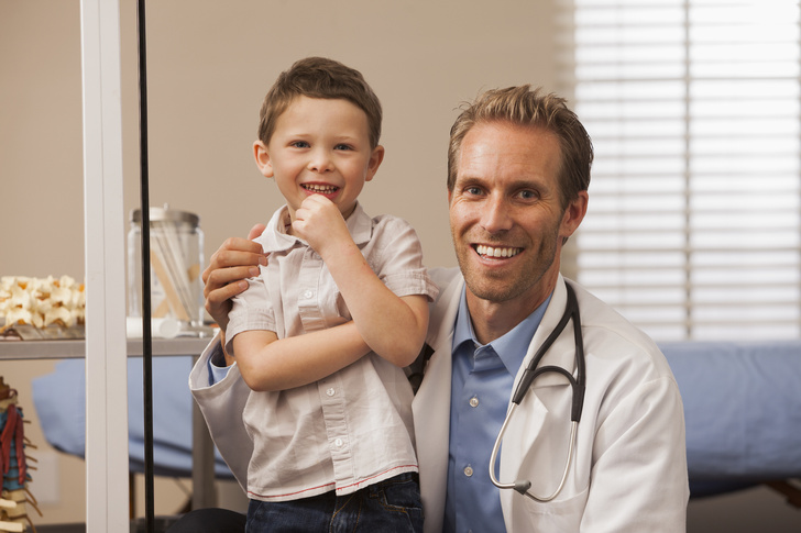 Мужской врач: когда и зачем вести сына к урологу