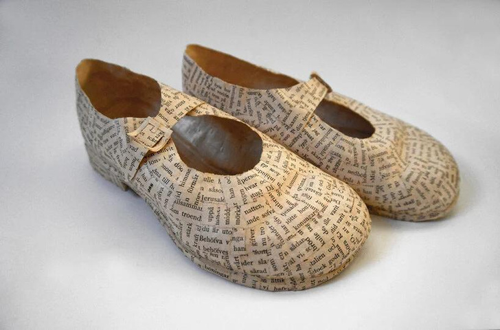 Шведская художница создает посуду и обувь из страниц старинных книг