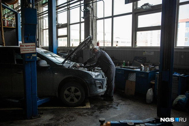 Автовладельцам стоит тщательнее выбирать заправки и чаще ездить на диагностику | Источник: Александр Ощепков / NGS.RU