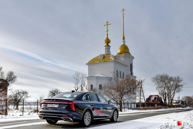 Седан H5 — это середина модельного ряда Hongqi: есть модели поскромнее, есть шикарнее | Источник: Артем Краснов