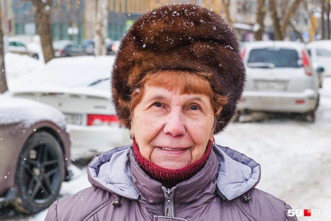 Надежда более прямолинейна в своих желаниях — намекает на сумочку и «Алису» | Источник: Тимофей Калмаков / 59.RU