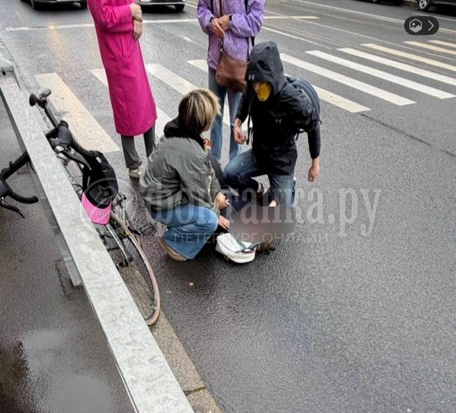 В Петербурге велосипедист отправил в кому мать троих детей | Источник: читательница «Фонтанки»