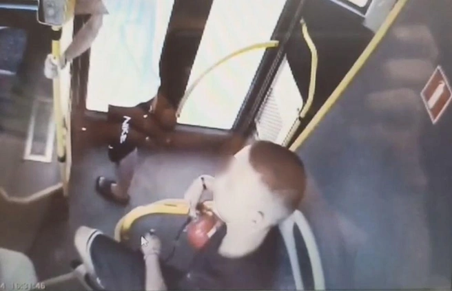 Подросток сообщил, что использовал огнетушитель после замечания, сделанного ему мужчиной за шумное поведение | Источник: www.city-n.ru