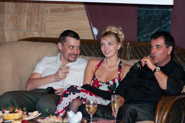 Марина с Дмитрием и Виктором Чайка на ее дне рождения