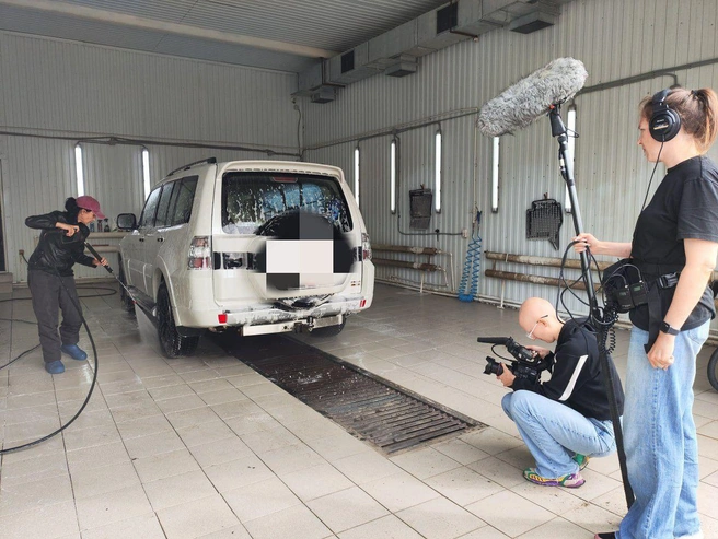 Сейчас Кристина работает на автомойке | Источник: Нина Изотова