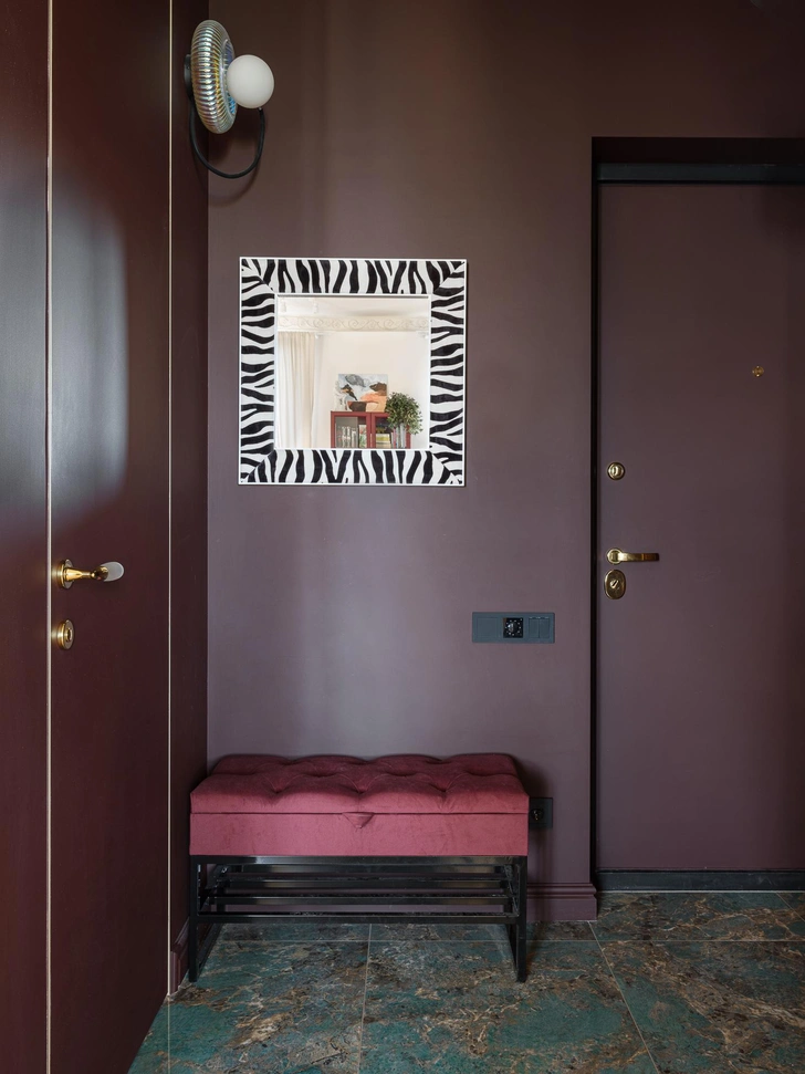 Напольная плитка, Atlas Concorde. Краска Purple Brown, Little Greene. | Источник: Евгений Гнесин