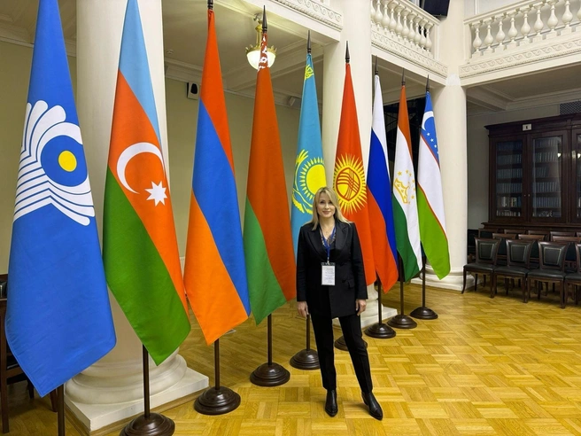 Елена Власюк выбрала для себя известный итальянский бренд Valentino | Источник: Елена Власюк / «ВКонтакте»