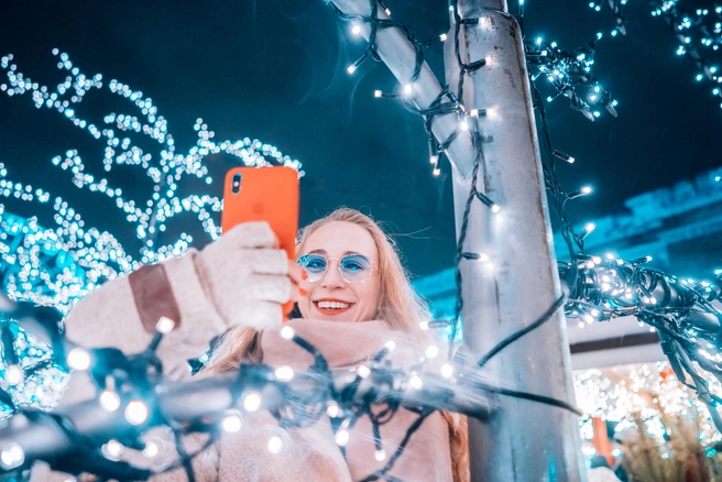 Если гулять вечером, фотографии получатся более атмосферными | Источник: Ru.freepik.com