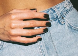 5 оттенков маникюра, которые выглядят аккуратно даже спустя три недели