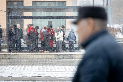 Сильный снегопад обрушился на Екатеринбург 10 апреля