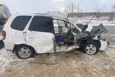 На Алтае Toyota Corolla столкнулась с фурой, водитель погибла