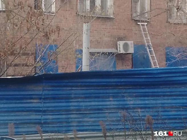 Здание&nbsp;— вещдок в уголовном деле | Источник: жители Нариманова
