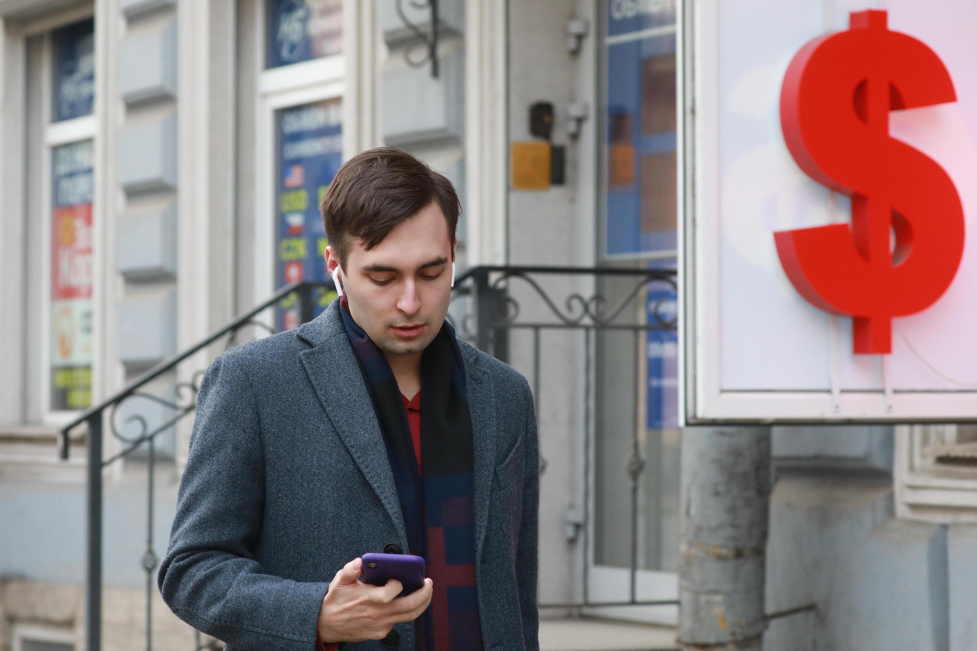 Битва слона с китом. Сегодня операторы могут отключить банки от связи с клиентами