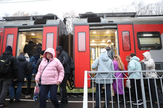 На Соколе железнодорожники установили скамейки, ограждения и системы освещения | Источник: пресс-служба СЖД