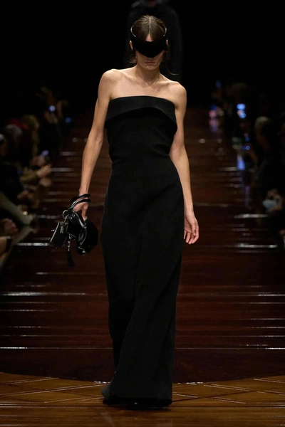 Balenciaga весна-лето 2025