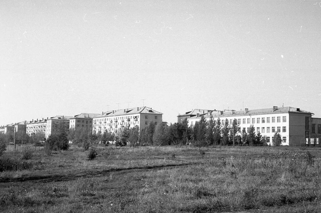 Первое фото 1967 года. На этом месте будет парк с узнаваемыми круглыми скамейками | Источник: В. И. Микшта / Pastvu.com